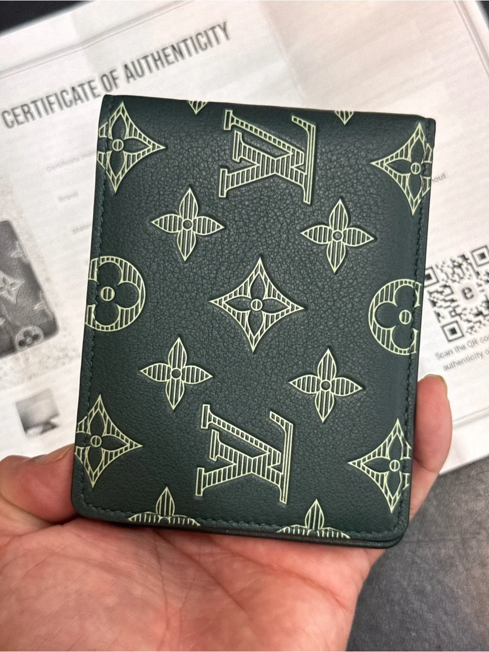NEW RARE! Louis Vuitton LV Monogram Canvas Bi-Fold Wallet luxury card holder